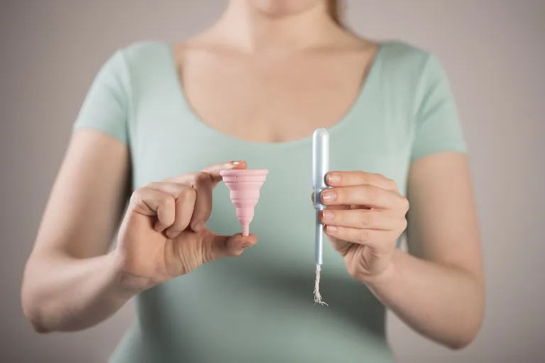 Menstruační kalíšek a kalhotky – Výhody a jak se používají?